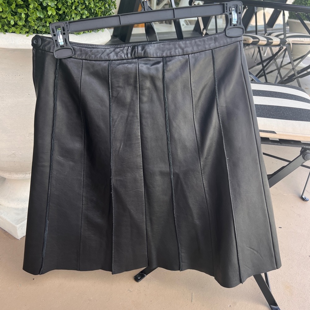 Pleated leather skirt size 6 Black